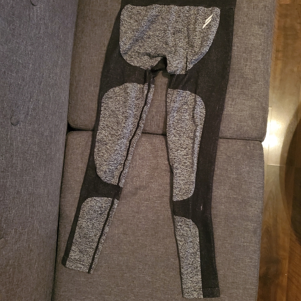 Doyoueven leggints size small